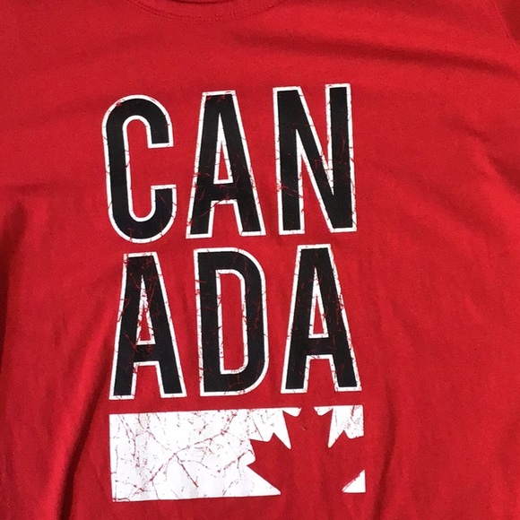 Red CANADA tshirt, crackle in letters & maple leaf - Picture 4 of 8